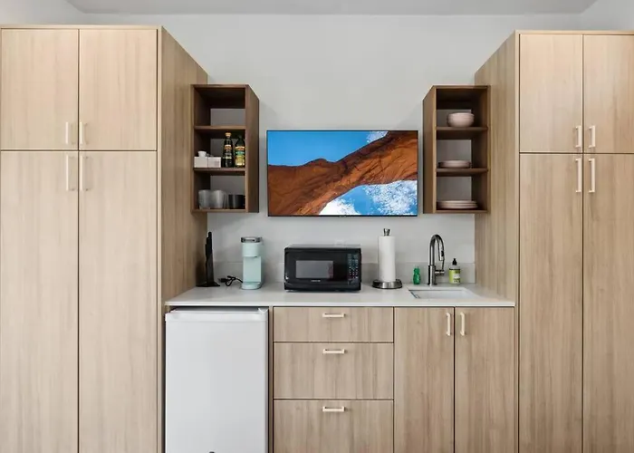 Modern 2-bedroom - 80 Walkscore! * Phoenix