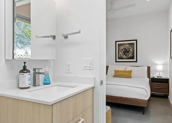 Modern 2-bedroom - 80 Walkscore! * Phoenix