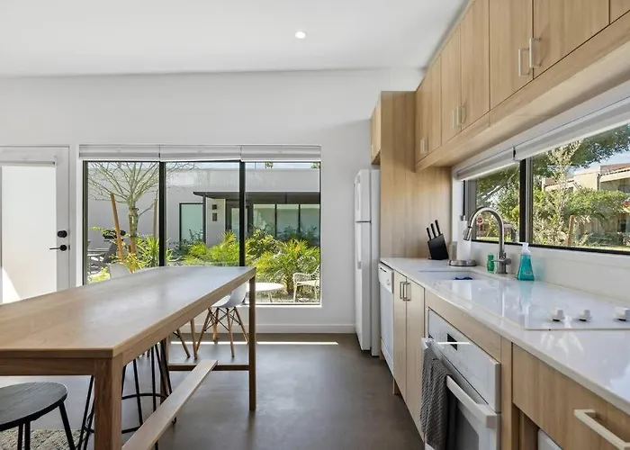 Modern 2-bedroom - 80 Walkscore! * Phoenix